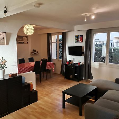 Big Ground Floor 2 Bedrooms Flat In A Quiet Building & Neighborghood Марсилия Екстериор снимка